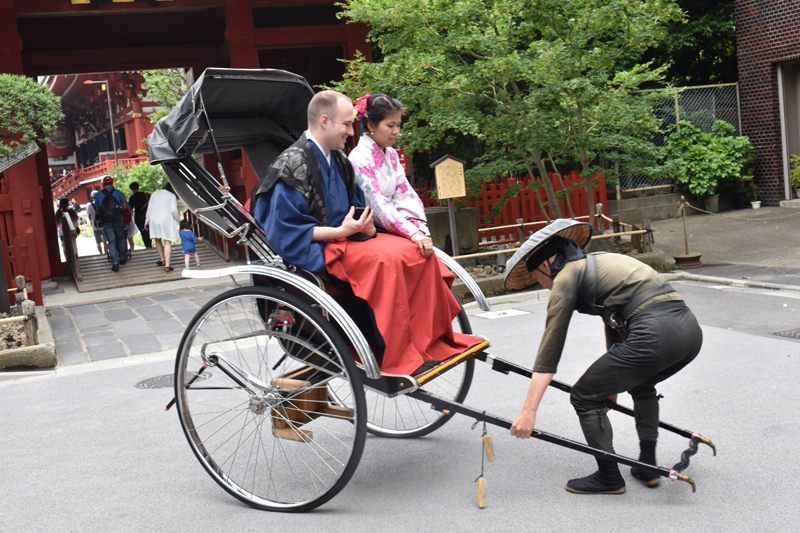 Rickshaw pulled by one man, Japanese transportation 100 years ago